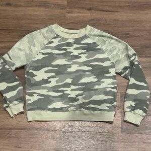 Lounge crew sweatshirt sz m green camo